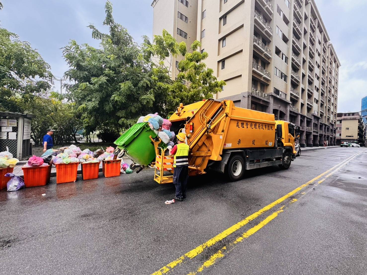 山陀兒颱風過境 桃園環保局全體動員清出約2,962噸垃圾及261噸資收物1.jpg